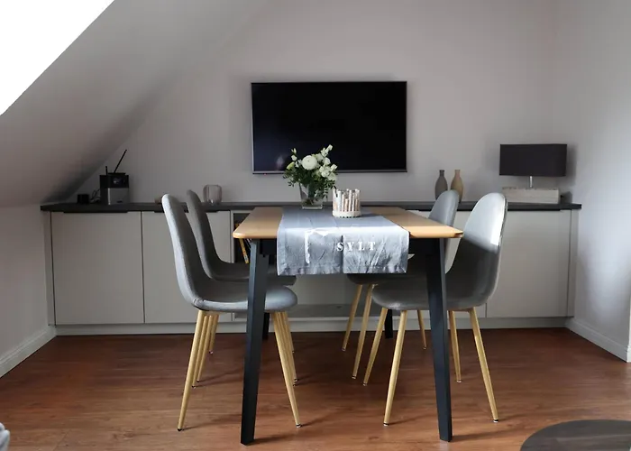 Apartment Lister Tor 17